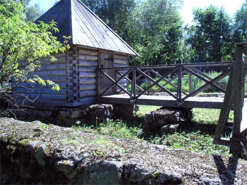 Часовня Воскресения Христова, Воронич (Пушкиногорский район, Псковская область). общий вид в ландшафте