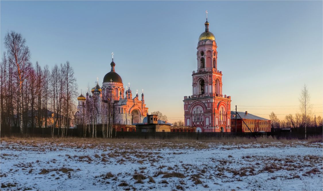 Вышний Волочёк. Казанский монастырь. Церковь Ефрема Сирина и Неонилы. общий вид в ландшафте
