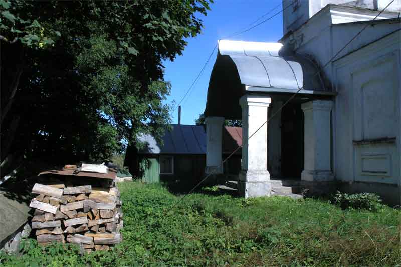 Велье. Церковь Воздвижения Креста Господня. архитектурные детали