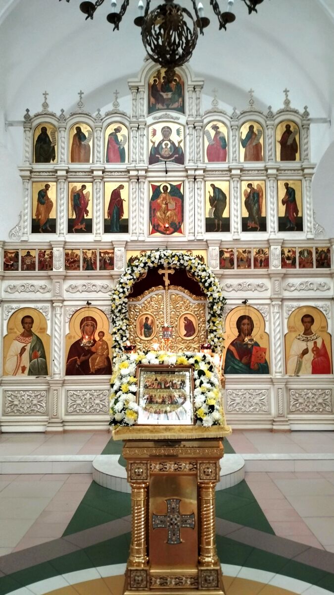 Кафедральный собор Петра и Павла, Салехард (Салехард, город, Ямало-Ненецкий автономный округ). интерьер и убранство, Центральный иконостас