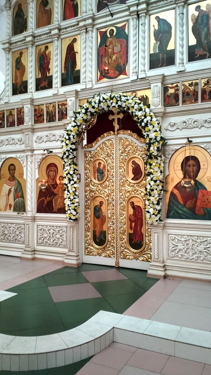 Кафедральный собор Петра и Павла, Салехард (Салехард, город, Ямало-Ненецкий автономный округ). интерьер и убранство, Царские врата центрального иконостаса