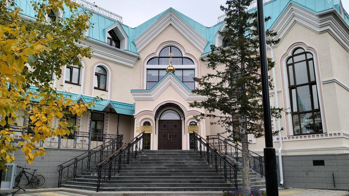 Церковь Петра и Павла, Салехард (Салехард, город, Ямало-Ненецкий автономный округ). дополнительная информация, Здание Духовно-просветительского центра на территории храмового комплекса