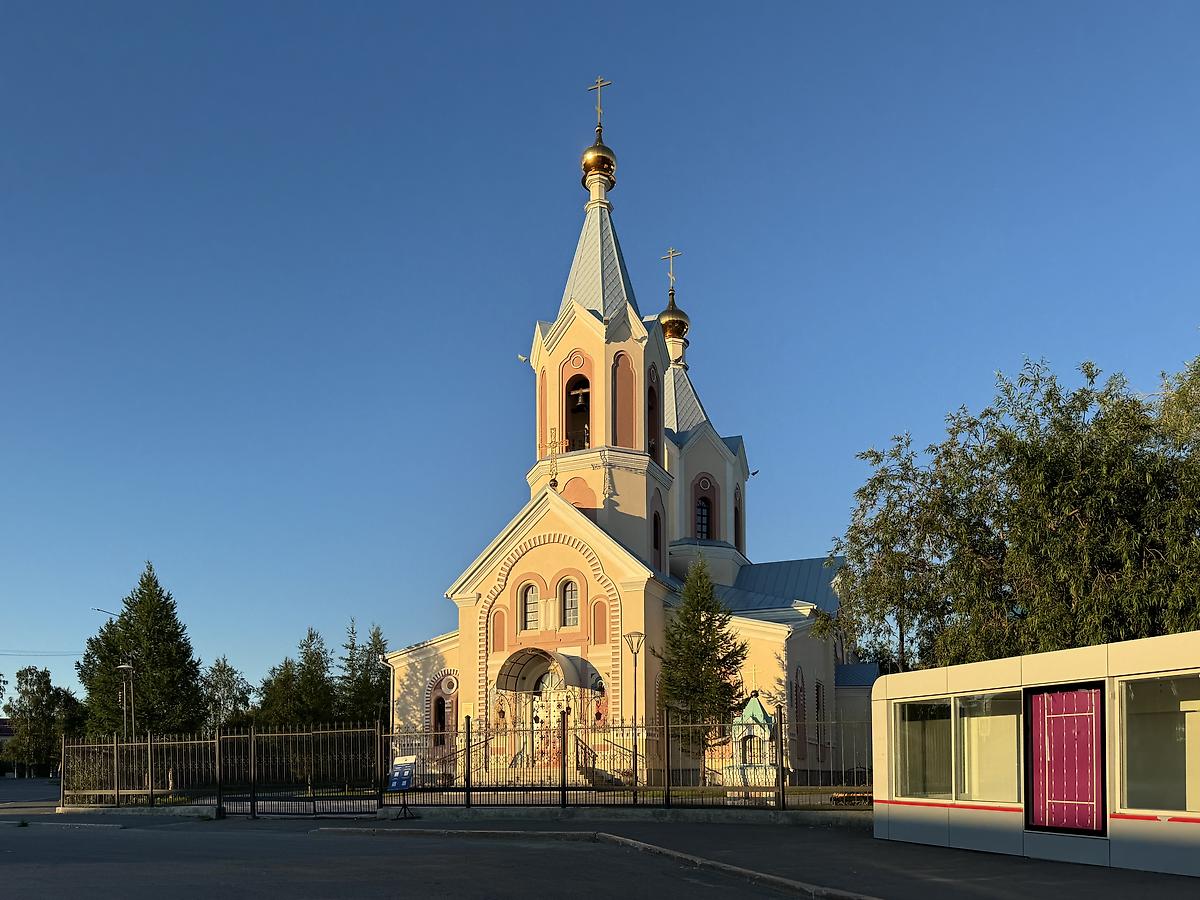 Вид с юго-запада, фасады. Церковь Петра и Павла, Салехард (Салехард, город, Ямало-Ненецкий автономный округ)