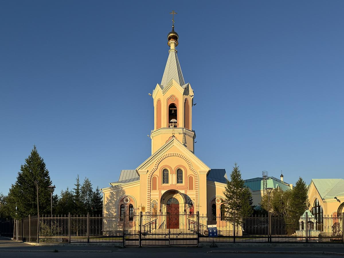 Вид с запада, фасады. Церковь Петра и Павла, Салехард (Салехард, город, Ямало-Ненецкий автономный округ)