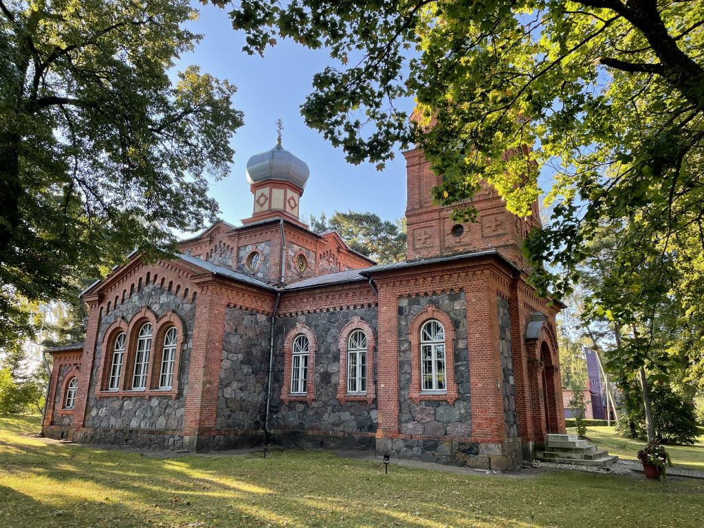 Церковь Арсения Великого, Айнажи (Лимбажский край, Латвия). фасады, Левый фасад церкви
