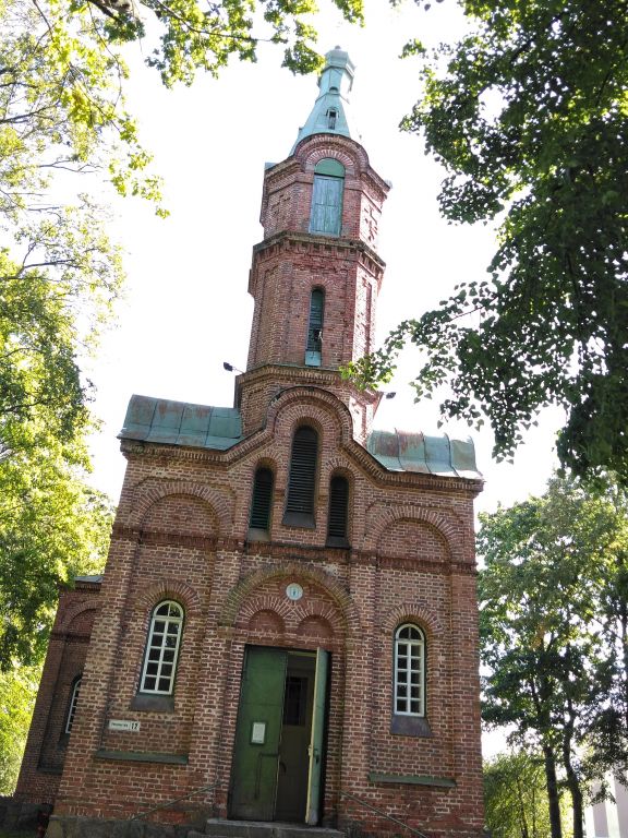 Церковь Покрова Пресвятой Богородицы, Салацгрива (Лимбажский край, Латвия). дополнительная информация, Вид на храм от ворот на территорию