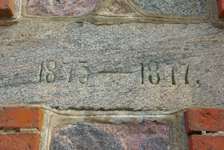 Церковь Рождества Христова, Нитауре (Цесисский край, Латвия). архитектурные детали, Дата строительства церкви на стене .
