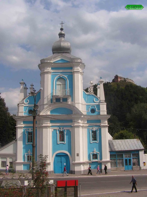 Кременец. Церковь Николая Чудотворца. фасады, Справа, на горе - замок королевы Боны Сфорца