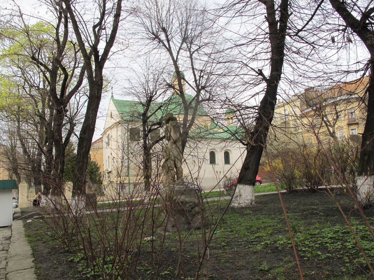 Церковь Николая Чудотворца, Львов (Львов, город, Украина, Львовская область). общий вид в ландшафте