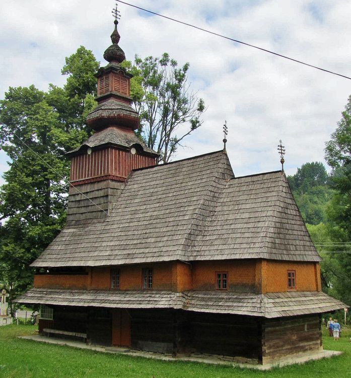 Церковь Рождества Пресвятой Богородицы, Пилипец (Межгорский район, Украина, Закарпатская область). фасады, вид с юго-востока