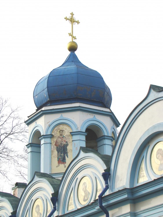 Церковь Преображения Господня, Цесис (Цесисский край, Латвия). архитектурные детали, Центральный купол и крест на нем.
