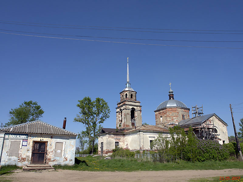 Семёновское. Церковь Димитрия Солунского. общий вид в ландшафте