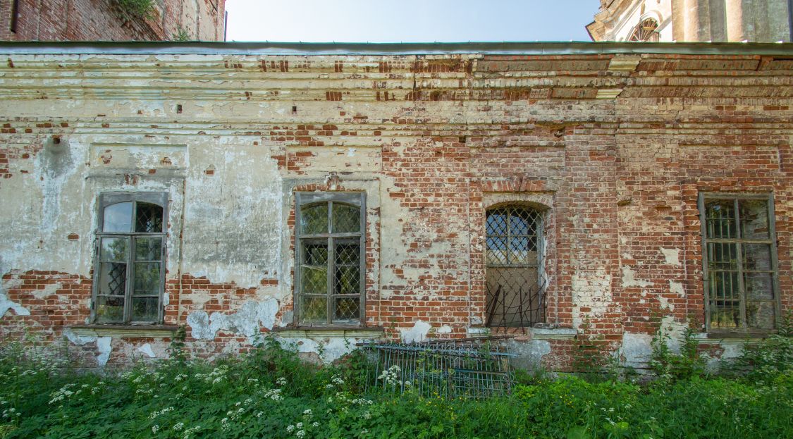 Церковь Вознесения Господня, Застолбье (Рамешковский район, Тверская область). архитектурные детали, Окна трапезной
