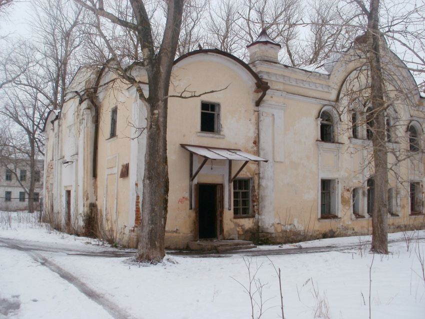 Сретенский монастырь, Кашин (Кашинский городской округ, Тверская область). фасады, Дверь в храм постоянно открыта.