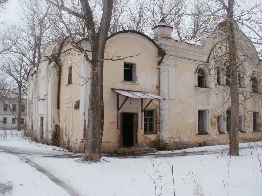 Кашин. Сретенский монастырь. фасады, Дверь в храм постоянно открыта.