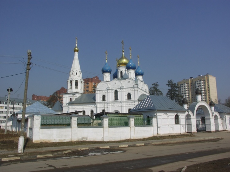 Дедовск. Церковь Георгия Победоносца. общий вид в ландшафте, вид с юго-востока