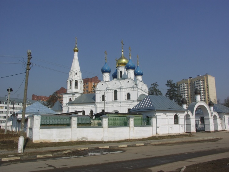 Церковь Георгия Победоносца, Дедовск (Истринский городской округ и ЗАТО Восход, Московская область). общий вид в ландшафте, вид с юго-востока