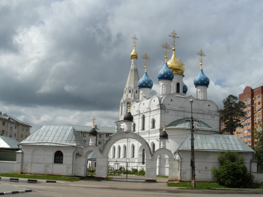 Дедовск. Церковь Георгия Победоносца. общий вид в ландшафте