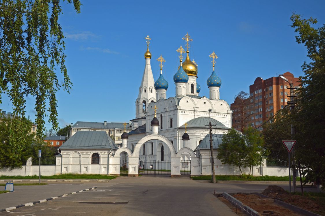 Дедовск. Церковь Георгия Победоносца. общий вид в ландшафте
