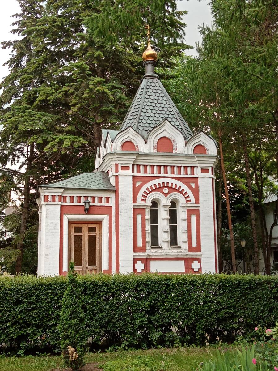 Новоспасский монастырь. Часовня в память 300-летия Дома Романовых, Таганский (Центральный административный округ (ЦАО), г. Москва). общий вид в ландшафте, Общий вид
