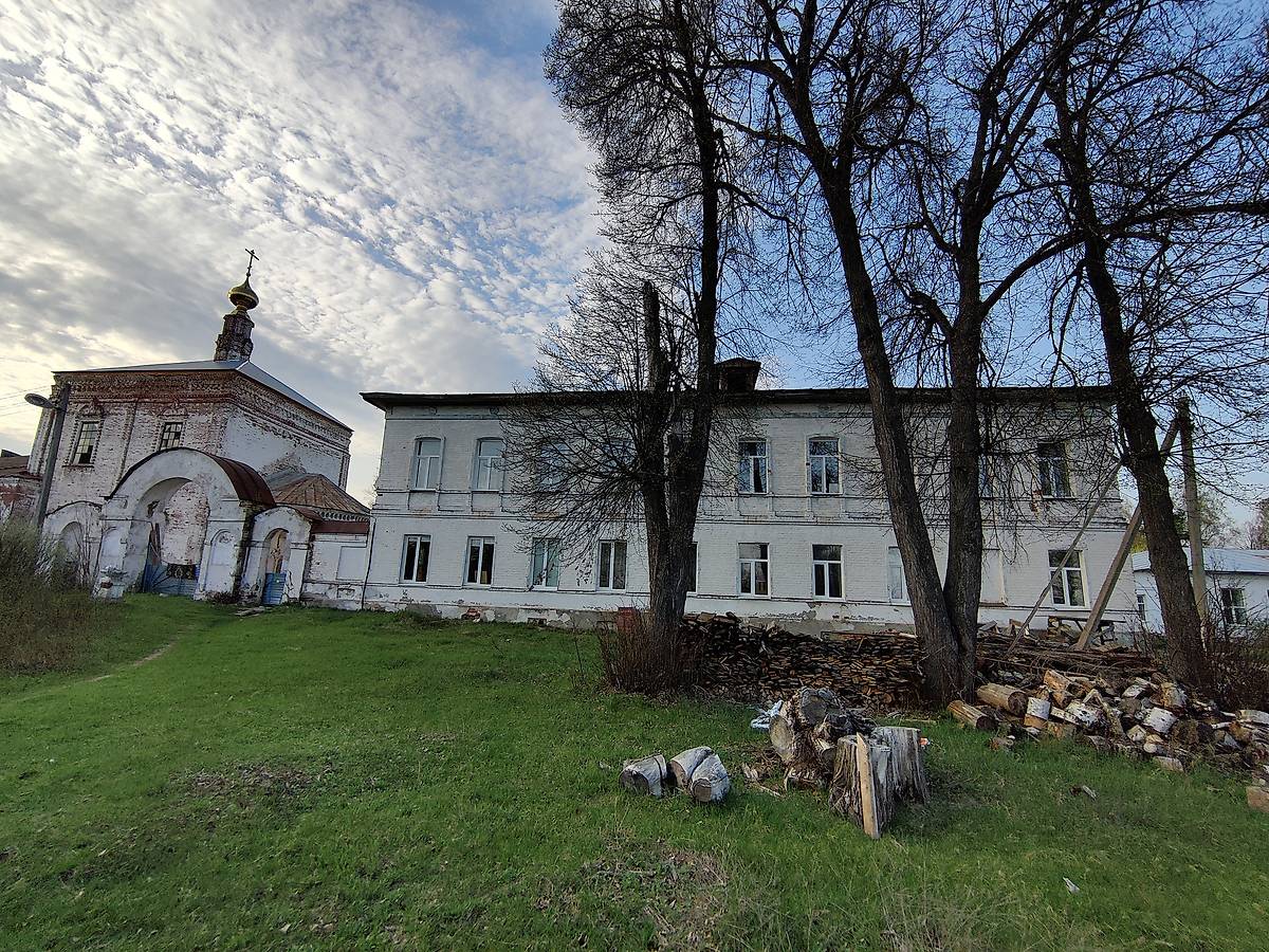 Общий вид обители с Юга., фасады. Борковская Троице-Николаевская пустынь, Борок (Южский район, Ивановская область)