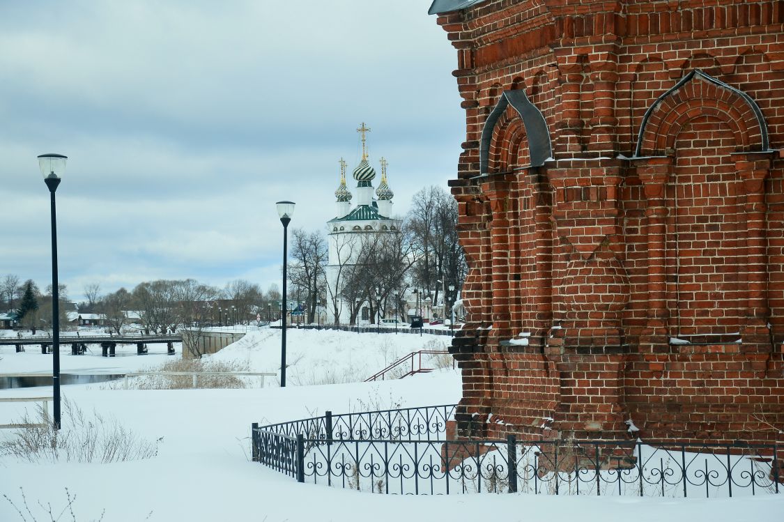 Часовня Александра Невского, Холуй (Южский район, Ивановская область). архитектурные детали, Архитектурные детали фасада часовни