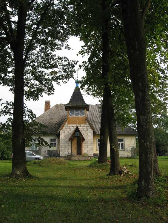 Светини. Церковь Николая Чудотворца. общий вид в ландшафте, Общий вид церкви с запада