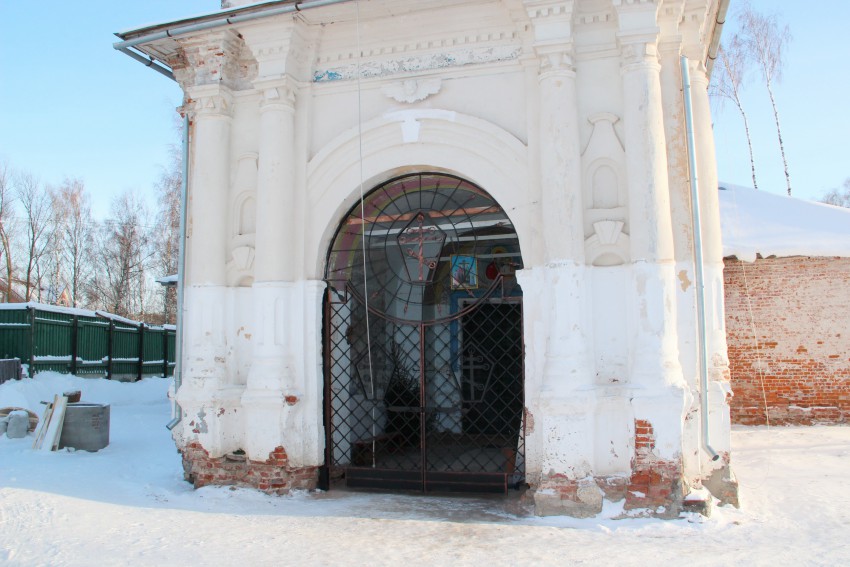 Бежецк. Благовещенский женский монастырь (новый). Церковь Воздвижения Креста Господня. архитектурные детали