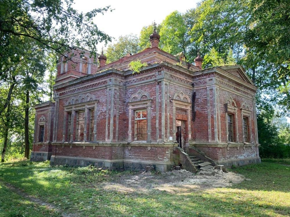 Церковь Преображения Господня, Сунтажи (Огрский край, Латвия). фасады, Церковь после проведённой уборки Православными коллективами Рижского благочиния