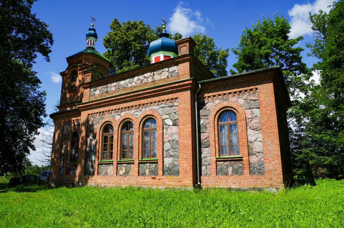 Церковь Арсения Великого, Крапе (Огрский край, Латвия). фасады, Внешний вид храма.