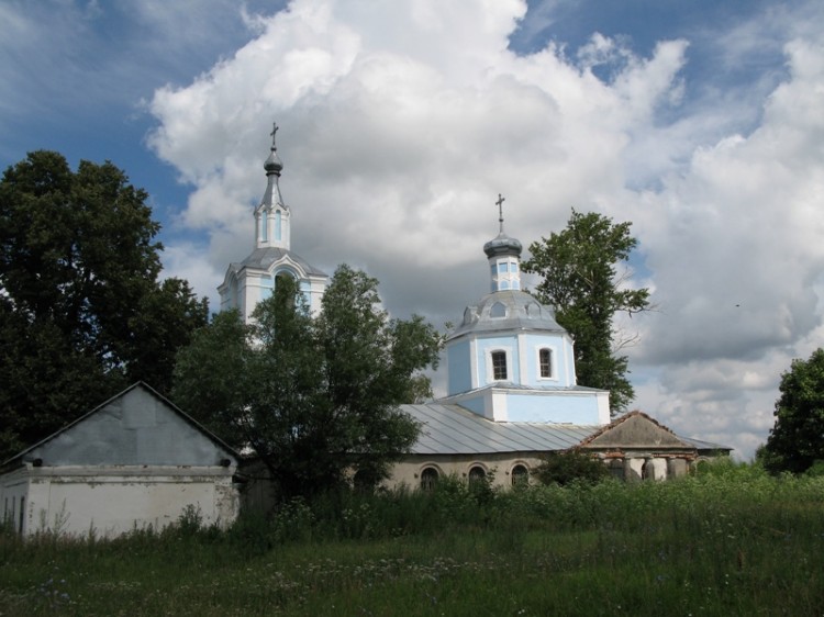 Чёрная Слобода. Церковь Спаса Нерукотворного Образа. общий вид в ландшафте