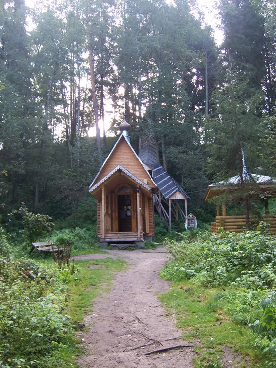 Часовня Симона Юрьевецкого, Серёдкино (Юрьевецкий район, Ивановская область). общий вид в ландшафте