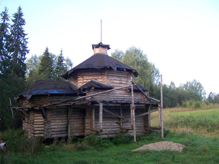 Серёдкино. Часовня Симона Юрьевецкого. дополнительная информация, строящаяся церковь рядом с часовней