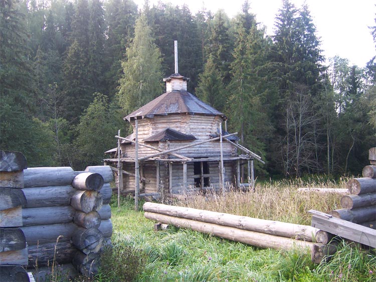 Часовня Симона Юрьевецкого, Серёдкино (Юрьевецкий район, Ивановская область). дополнительная информация, строящаяся церковь рядом с часовней