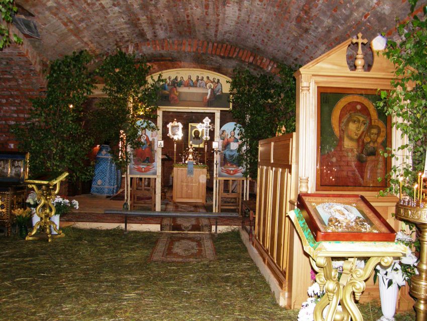 Антониево-Дымский Троицкий мужской монастырь. Собор Казанской иконы Божией Матери, Броневик (Бокситогорский район, Ленинградская область). интерьер и убранство