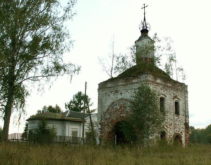 Храмовый комплекс. Церкви Казанской иконы Божией Матери и Преображения Господня, Хомутово (Тейковский район, Ивановская область). общий вид в ландшафте