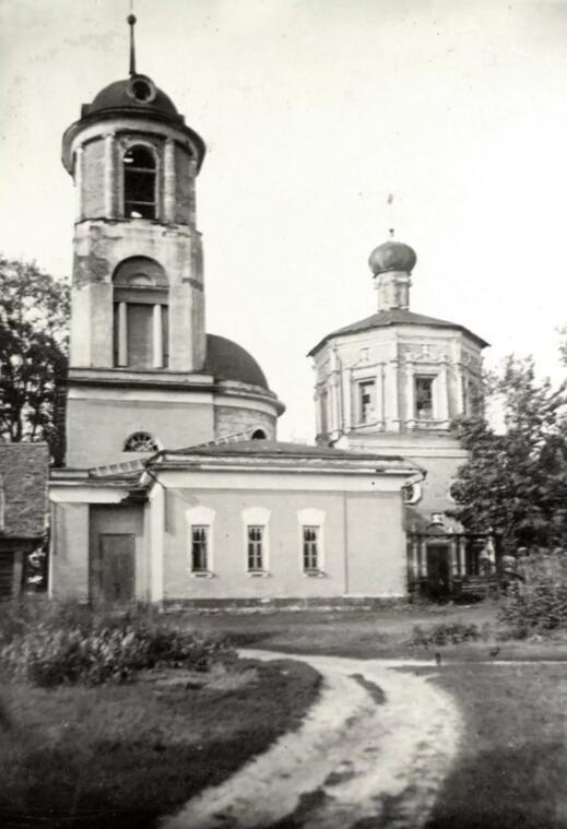 Фото 1935-38 гг. Источник: https://www.znamenie.org/church/sobitiya/sergievskij-pridel.html, архивная фотография. Церковь иконы Божией Матери 