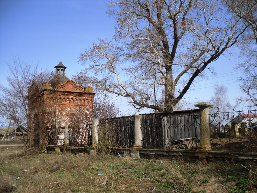 Церковь Троицы Живоначальной, Дуброво (Еловский район, Пермский край). дополнительная информация, вторая часовня с сохранившейся частью ограды