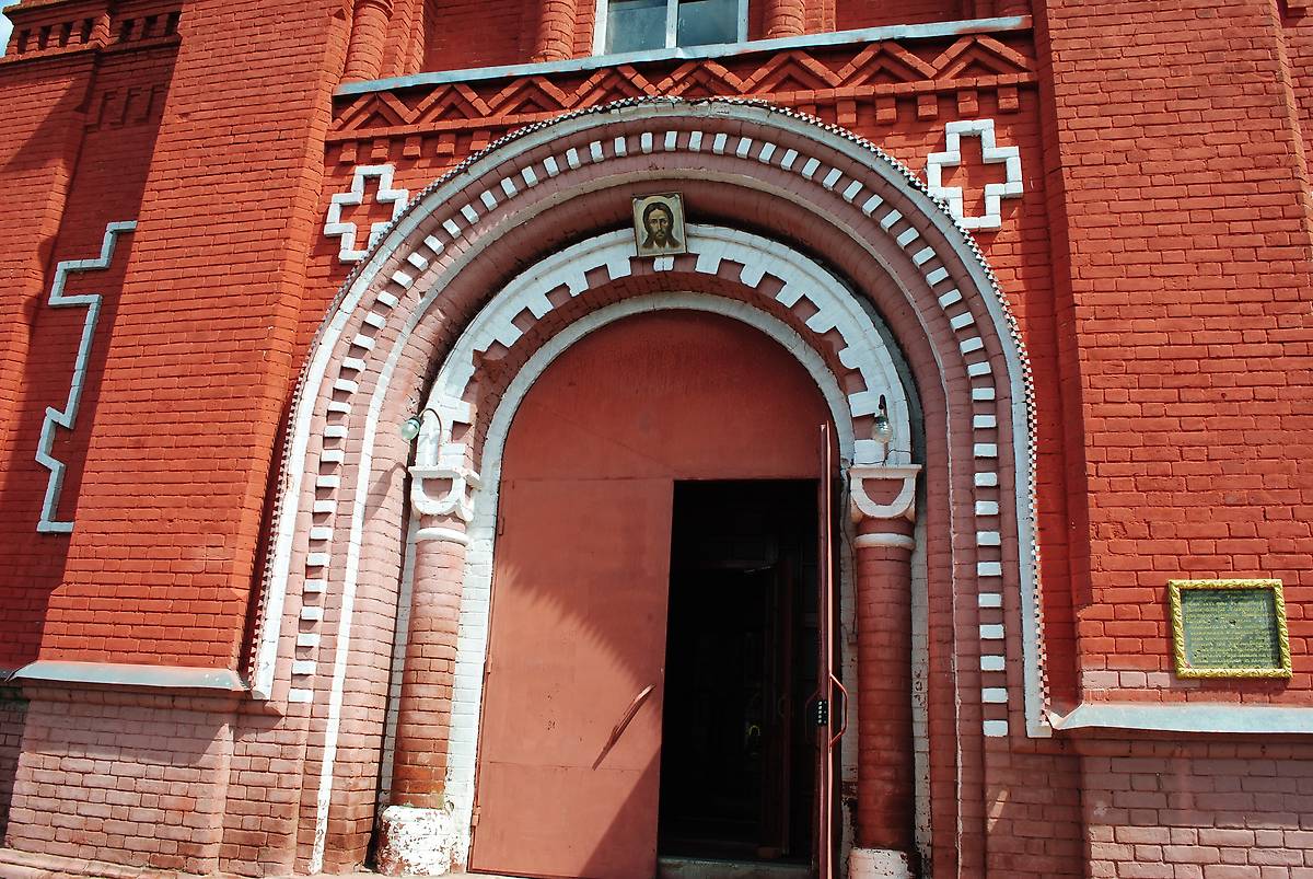 Главный вход,, архитектурные детали. Церковь Петра и Павла, Елово (Еловский район, Пермский край)