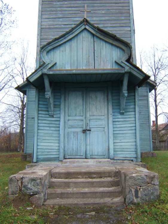 Церковь Владимира равноапостольного, Виксна (Балвский край, Латвия). фасады, Гл.вход в храм Св.князя Владимира