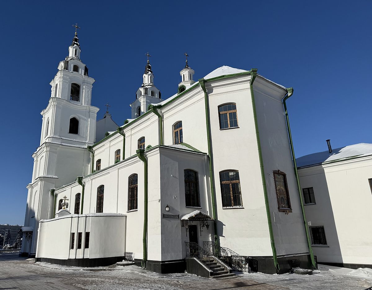 Вид с юго-востока, архитектурные детали. Кафедральный собор Сошествия Святого Духа, Минск (Минск, город, Беларусь, Минская область)