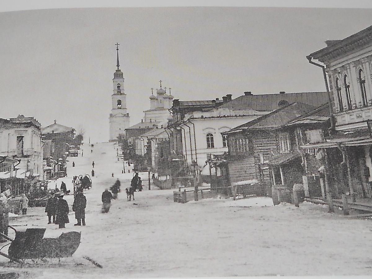 Вид на собор со Стоялой улицы. Начало XX в. https://pastvu.com/p/1779566, архивная фотография. Собор Преображения Господня, Лысково (Лысковский район, Нижегородская область)