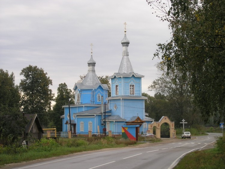 Ямново. Церковь Параскевы Пятницы. общий вид в ландшафте