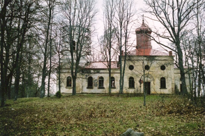 Карздаба. Церковь Рождества Пресвятой Богородицы. общий вид в ландшафте