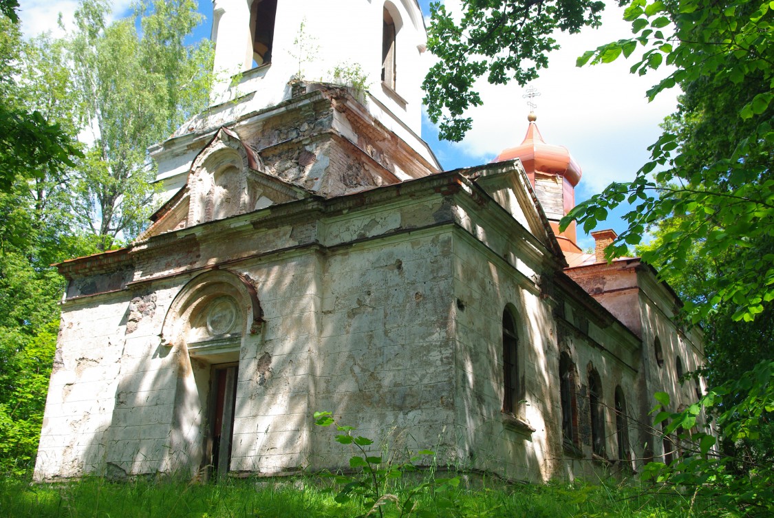 Церковь Рождества Пресвятой Богородицы, Карздаба (Мадонский край, Латвия). фасады