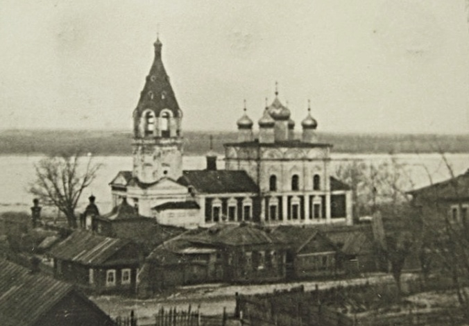 Церковь Николая Чудотворца, Исады (Лысковский район, Нижегородская область). архивная фотография, Фото 1947 г. (Румянцев).  Общий вид с юго-запада издали. ГКМФ. ГНИМА им Щусева