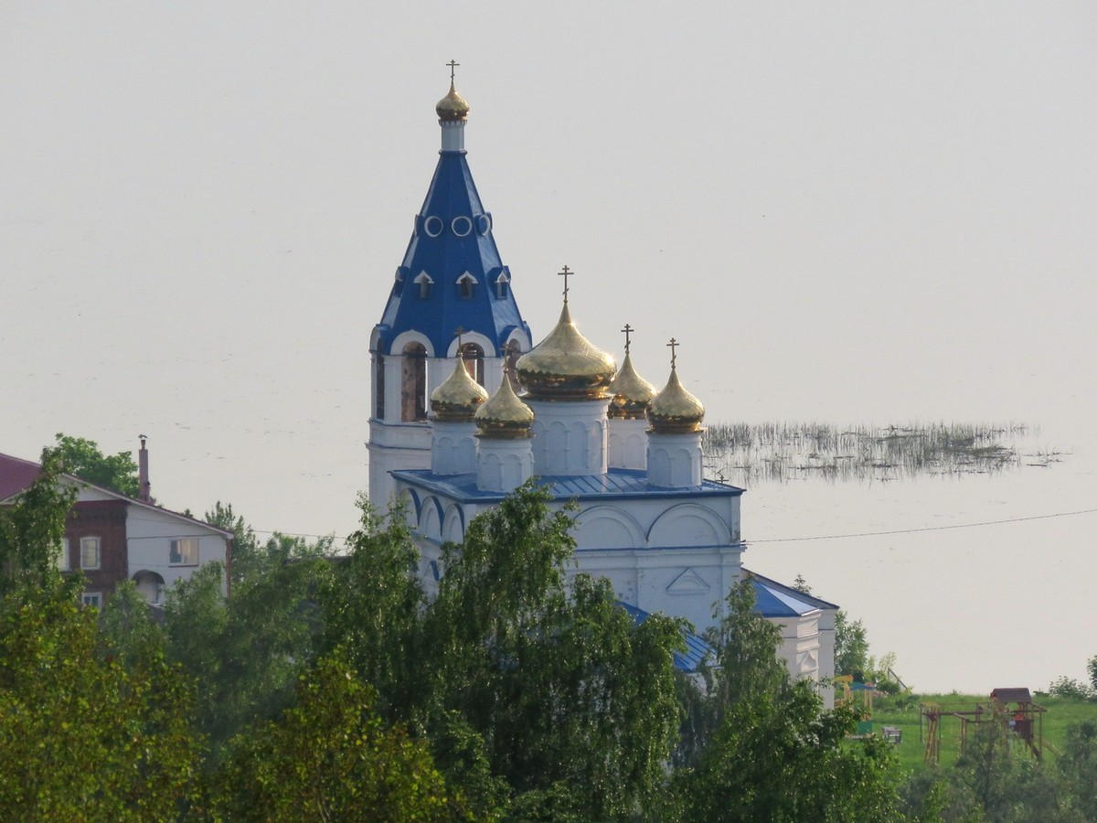 Церковь Николая Чудотворца, Исады (Лысковский район, Нижегородская область). общий вид в ландшафте