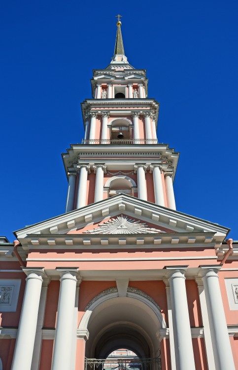 Центральный район. Церковь Кирилла и Мефодия. фасады
