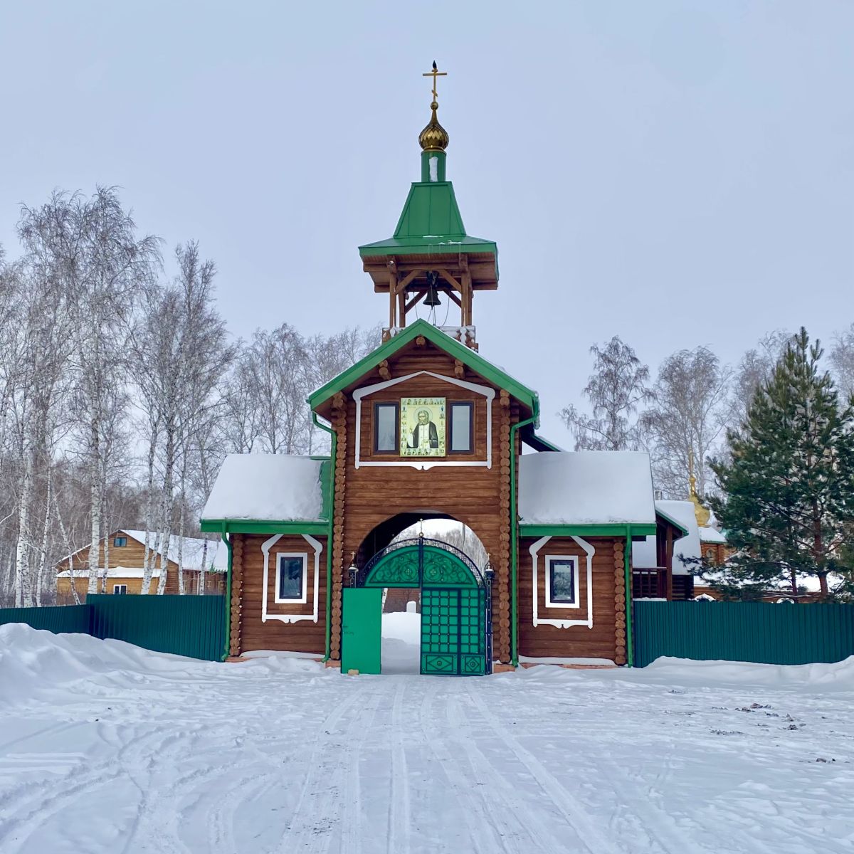 Татьяновский. Серафимовский монастырь. дополнительная информация, Надвратная колокольня