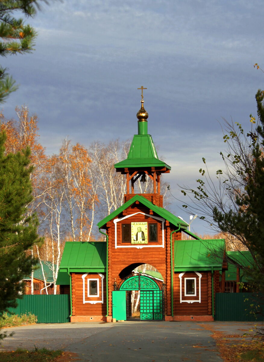 Серафимовский монастырь, Татьяновский (Марьяновский район, Омская область). дополнительная информация, Надвратная колокольня